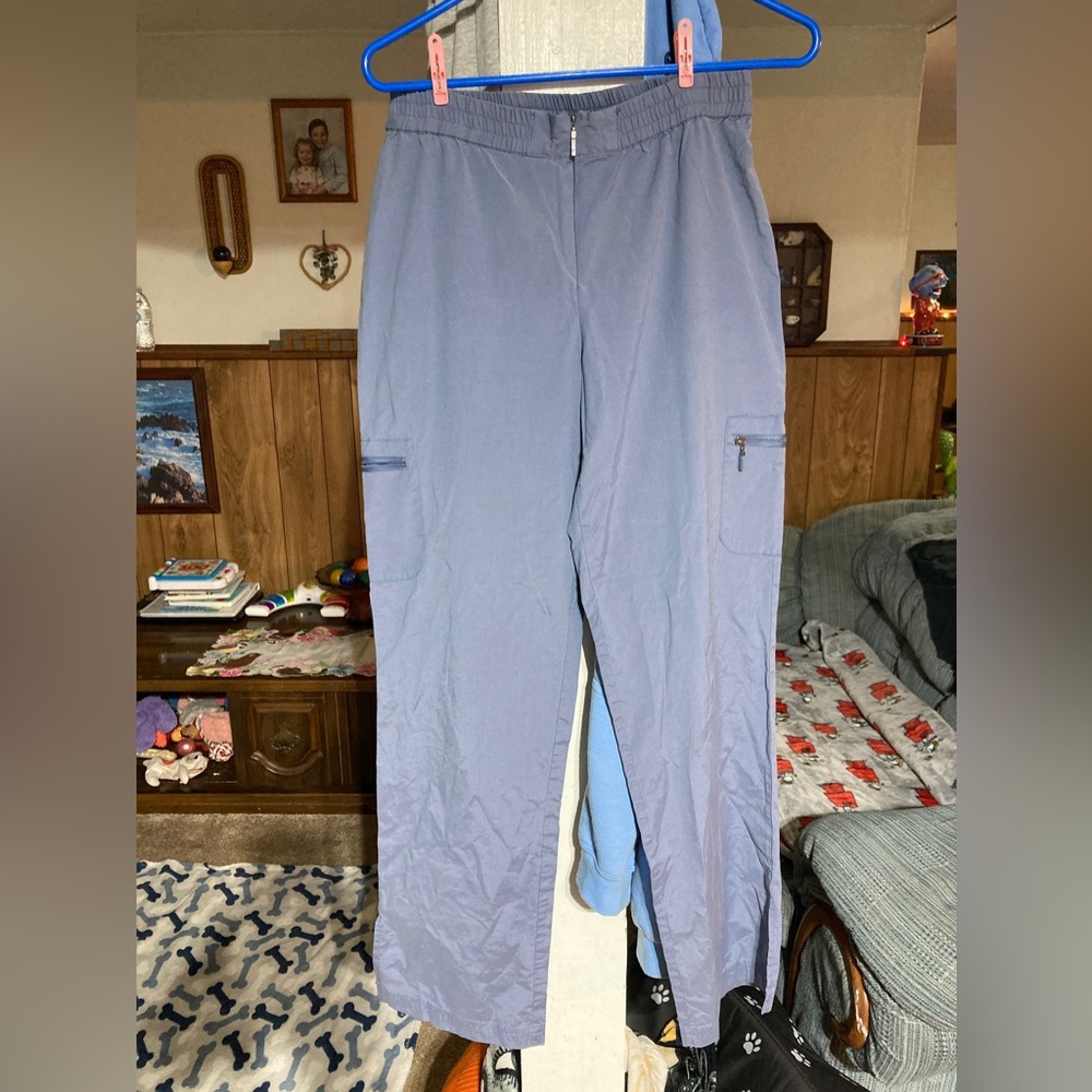 Women grey scrub pant. Size 8/10. Danskin. Zip up